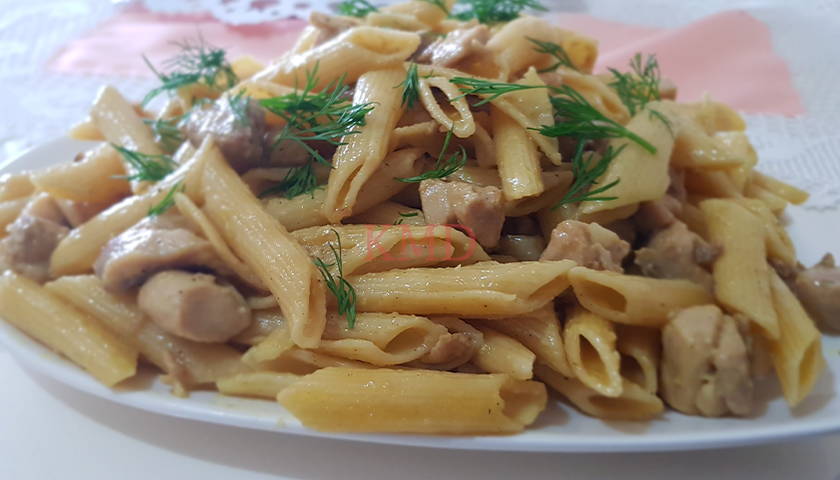 Köri Soslu Tavuklu Makarna