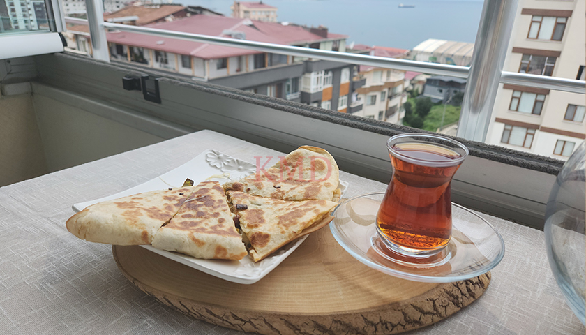 Lavaşta Sucuklu Sebzeli Omlet
